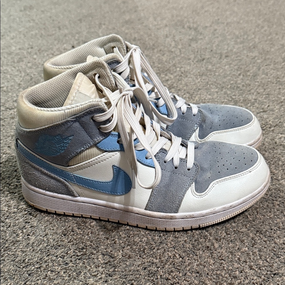 Nike Women's Sneakers - White, Gray, and Light Blue